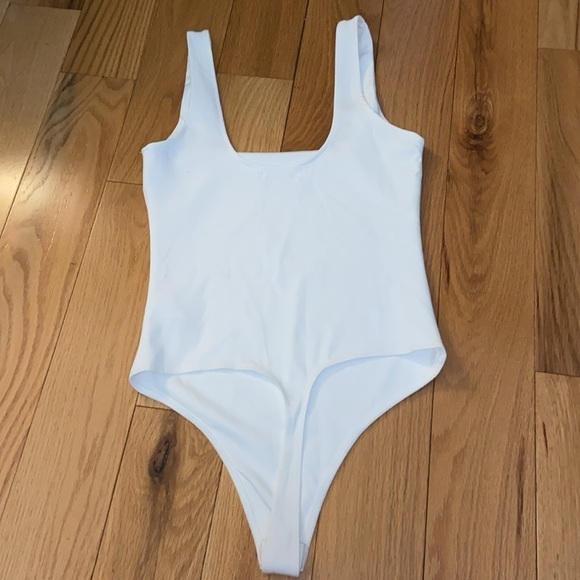 NWOT Good American Good Form Modern Tank Bodysuit in size M (GA size 2) - Picture 7 of 10